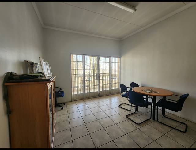 1,550M² WAREHOUSE FOR SALE IN EASTLEIGH